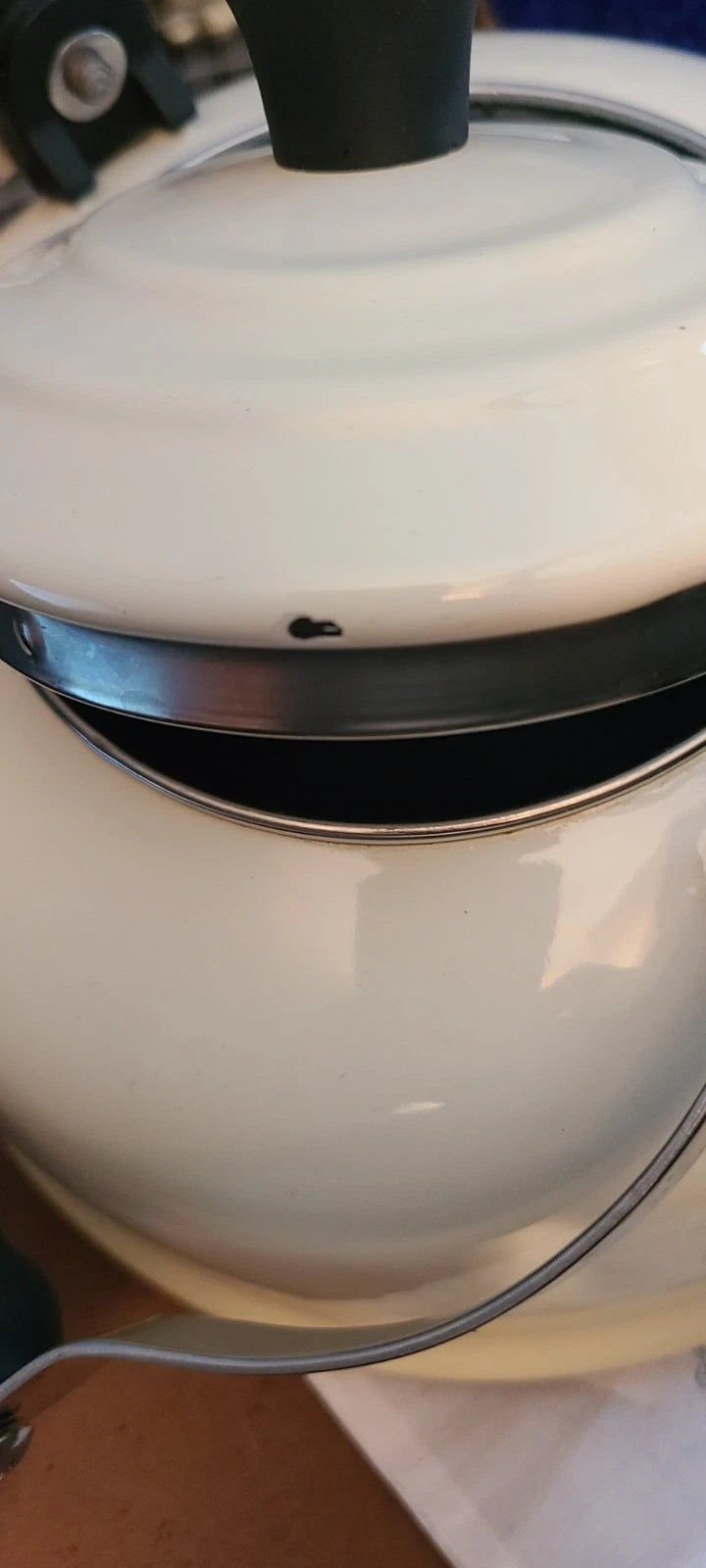 LE CREUSET Enamel 1.7 Quart Whistling Stovetop TEA KETTLE Teapot Dune Ivory