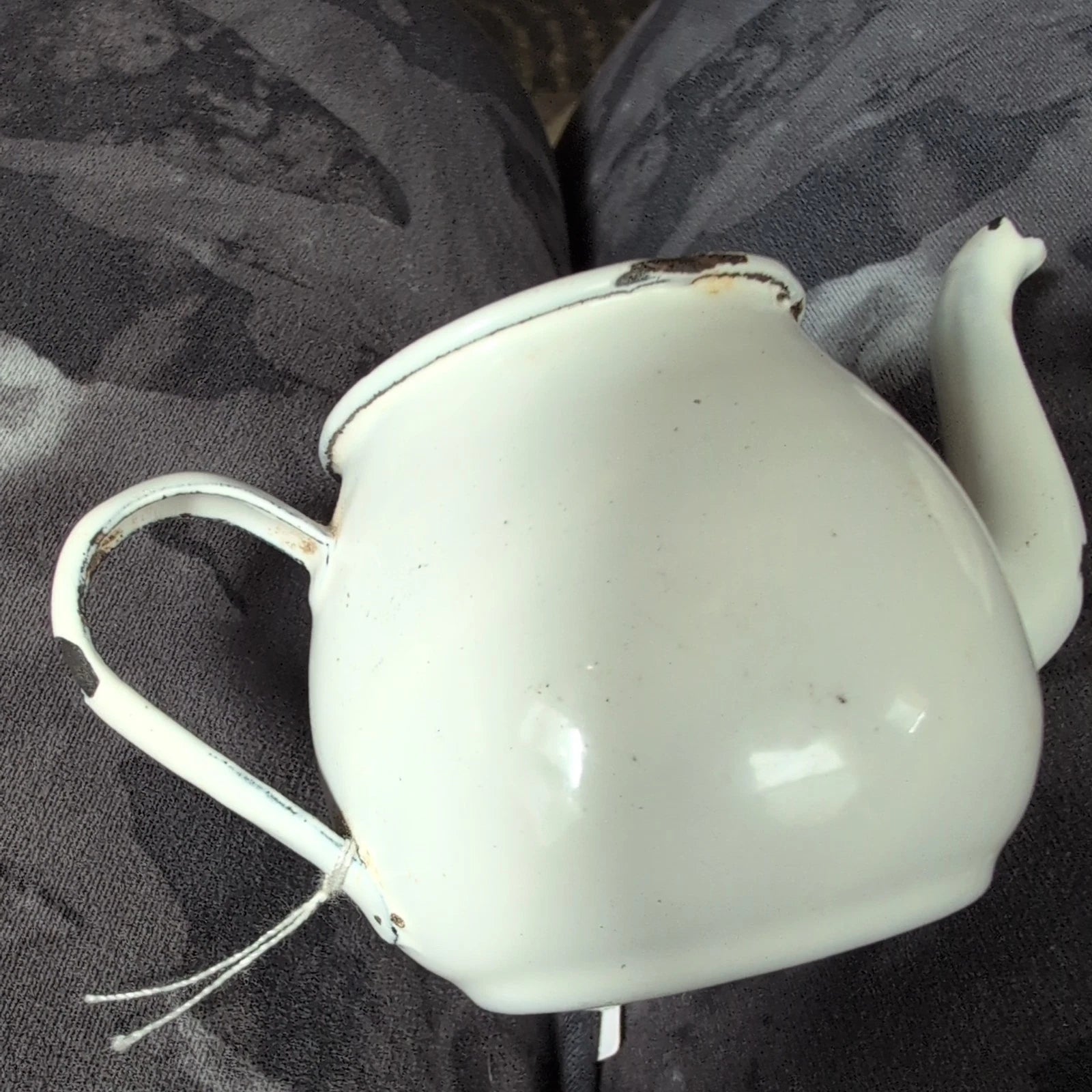 Vintage Enamel/Graniteware Gooseneck White Coffee/Tea Pot Pitcher with Lid 3"