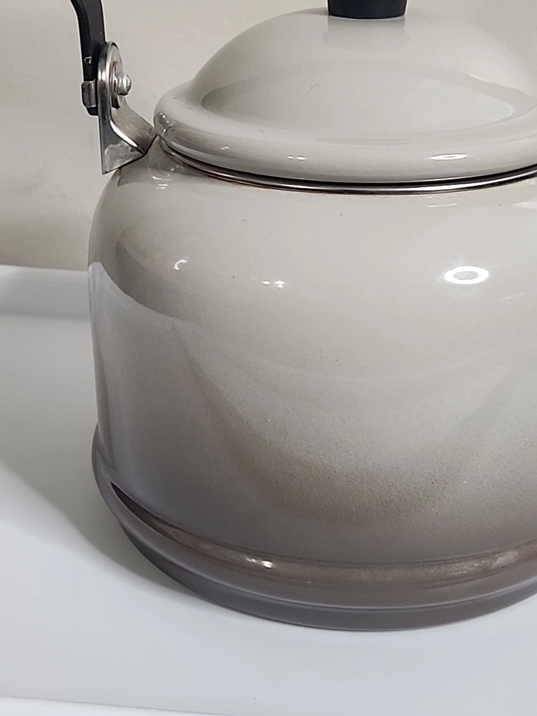 Le Creuset Whistling Tea Kettle Gray Tea Pot 1.25 Qt 1.1 L Enameled