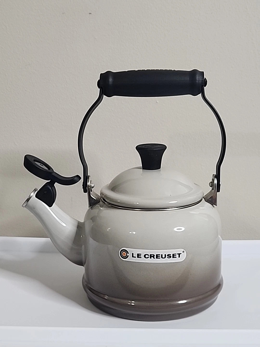 Le Creuset Whistling Tea Kettle Gray Tea Pot 1.25 Qt 1.1 L Enameled