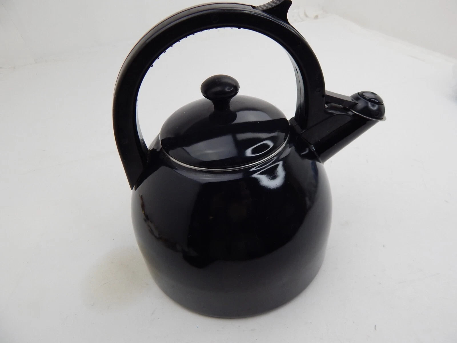 Tea Pot Enamel 2 Quart Kettle Black Easy Squeeze Handle Vtg