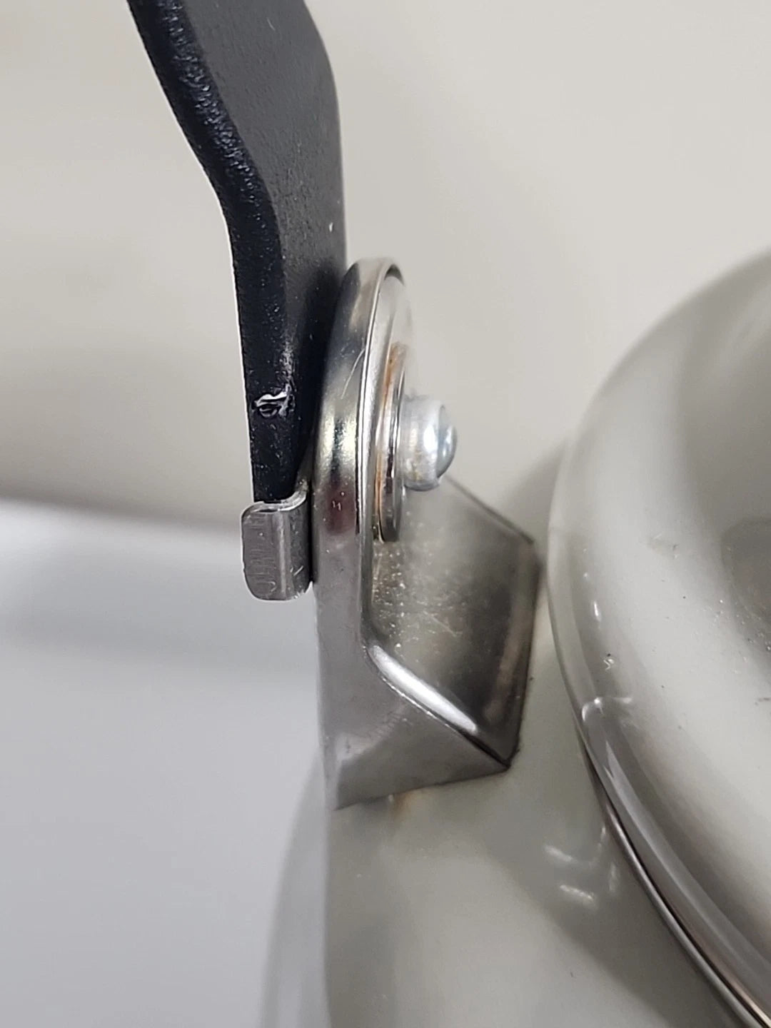 Le Creuset Whistling Tea Kettle Gray Tea Pot 1.25 Qt 1.1 L Enameled