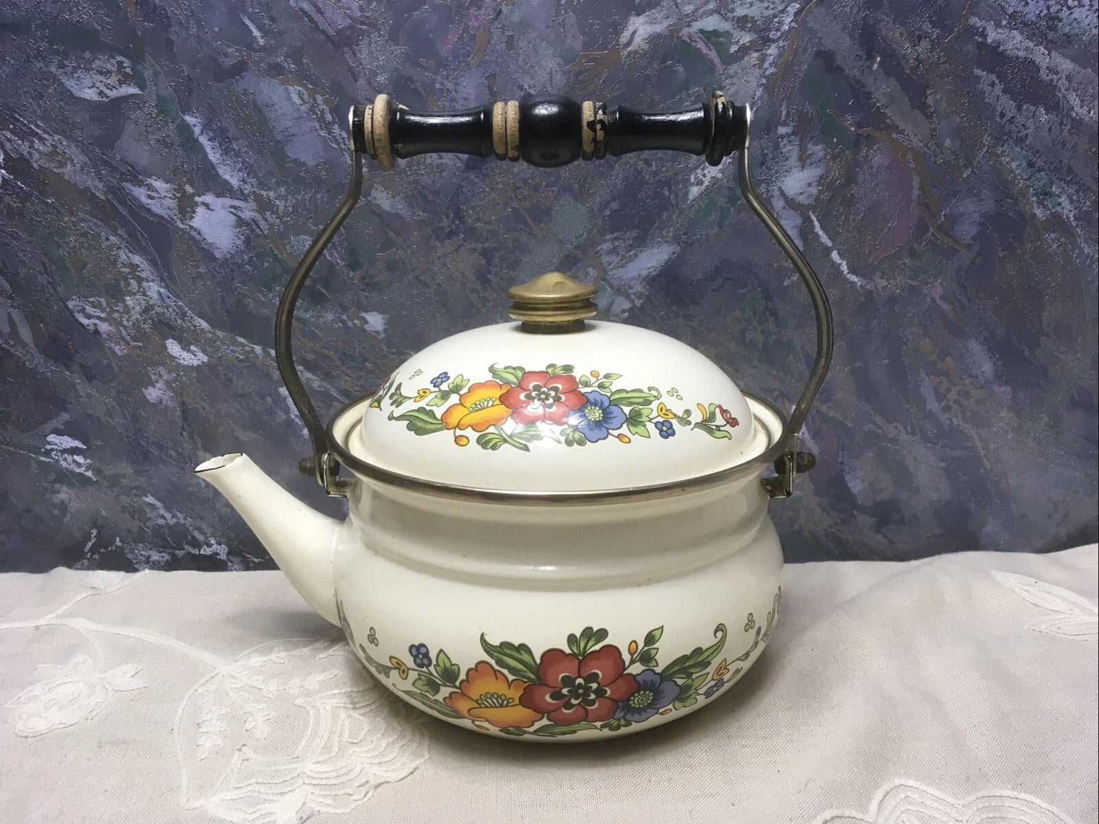 VGT White Enamelware Metal Tea Kettle / Teapot w/ Wooden Handle, Floral Design
