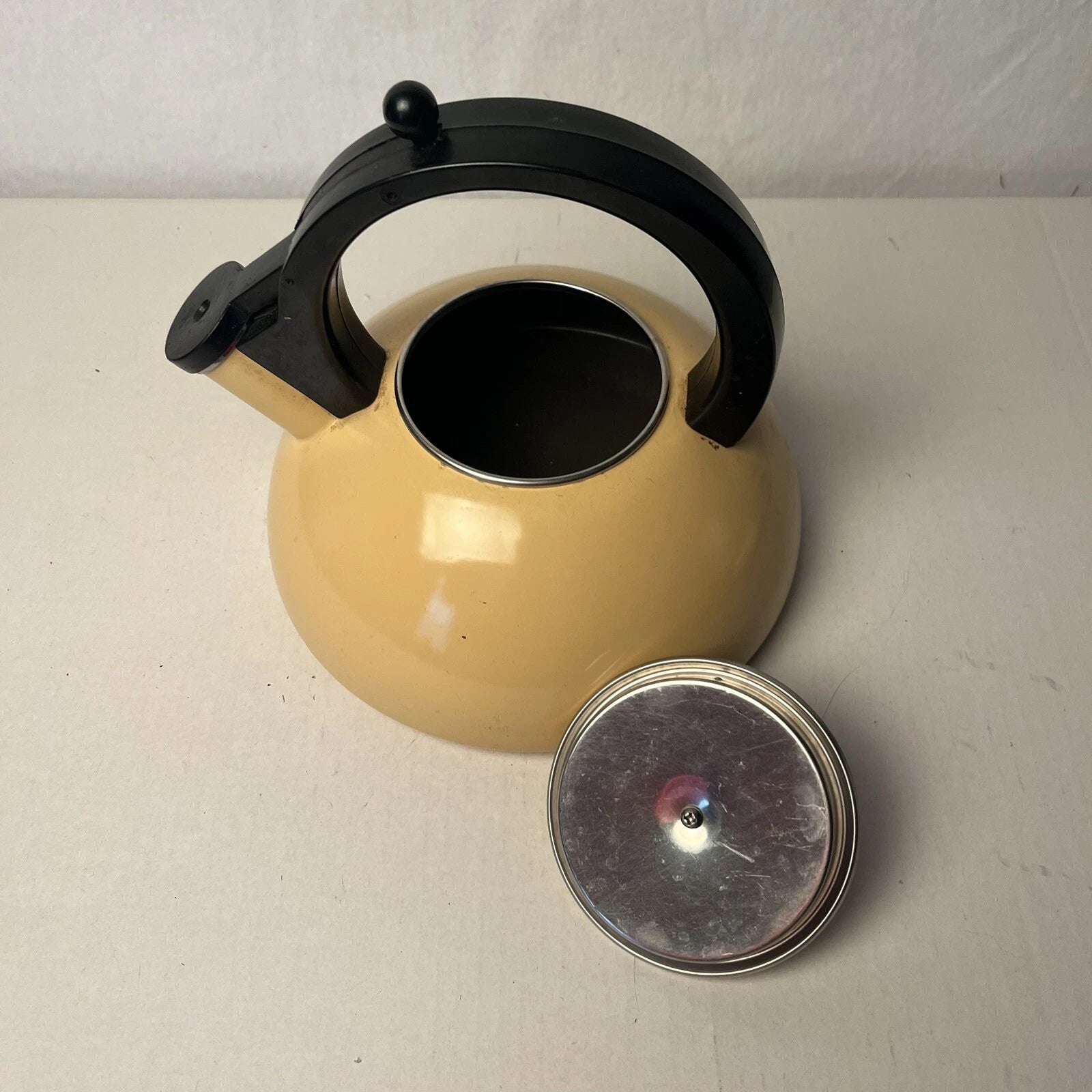 Vintage Cream Yellow Enamel Whistling Teapot Tea Kettle MCM Black Handle | eBay