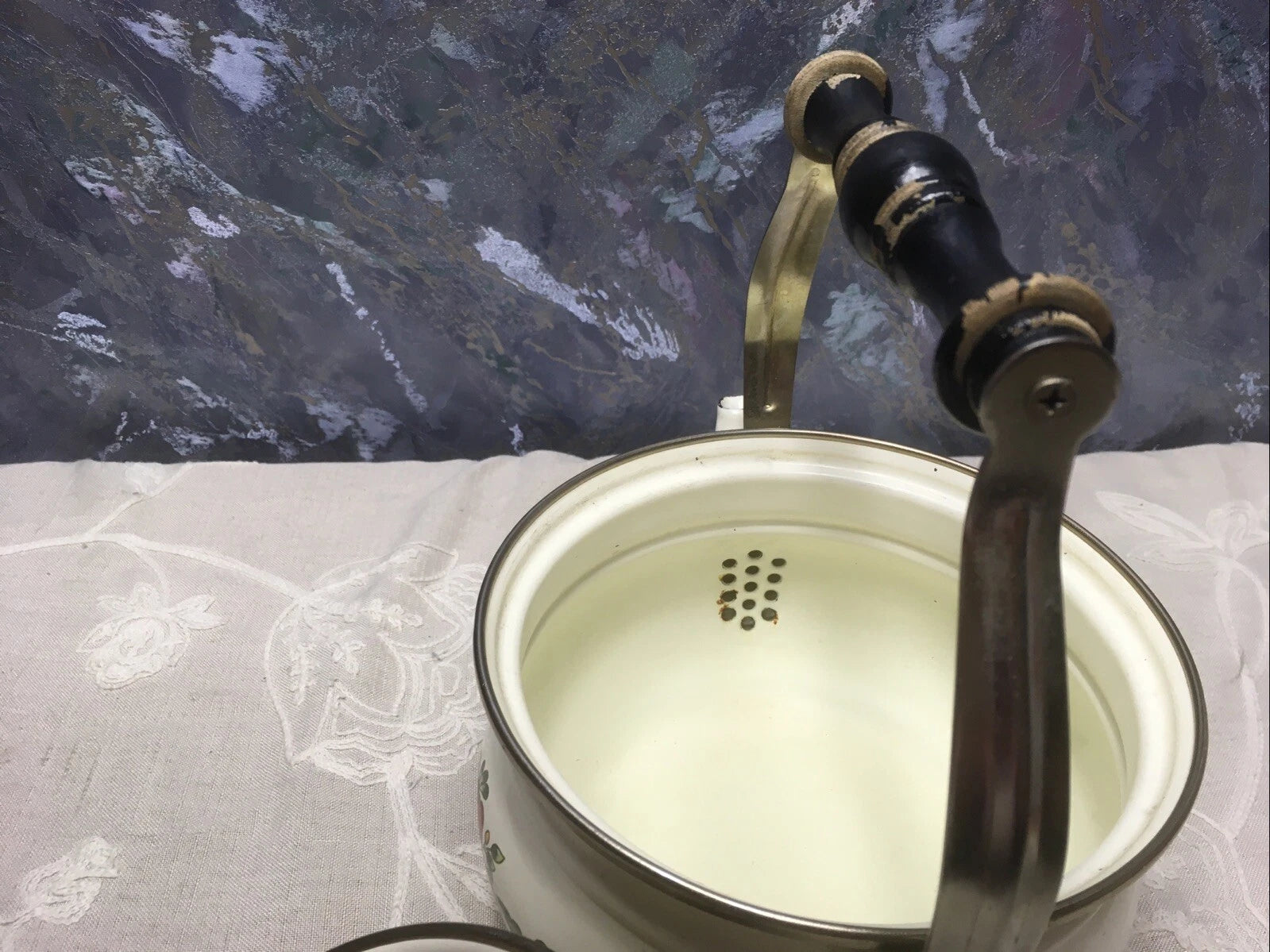 VGT White Enamelware Metal Tea Kettle / Teapot w/ Wooden Handle, Floral Design