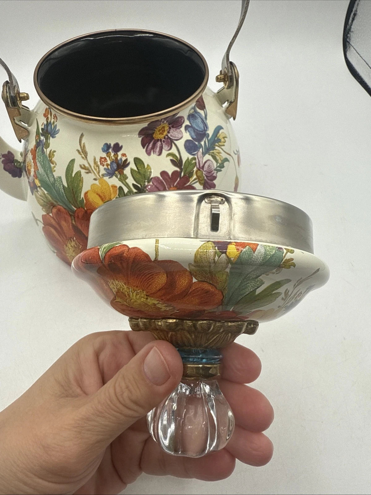 Mackenzie Childs Enamel White Flower Market 2 Quart Tea Pot / Kettle