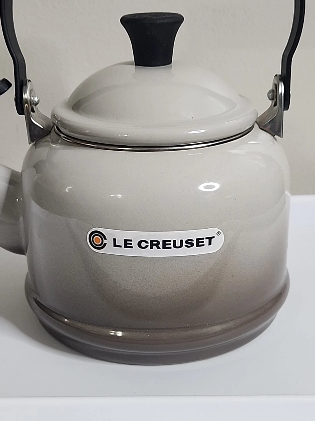 Le Creuset Whistling Tea Kettle Gray Tea Pot 1.25 Qt 1.1 L Enameled