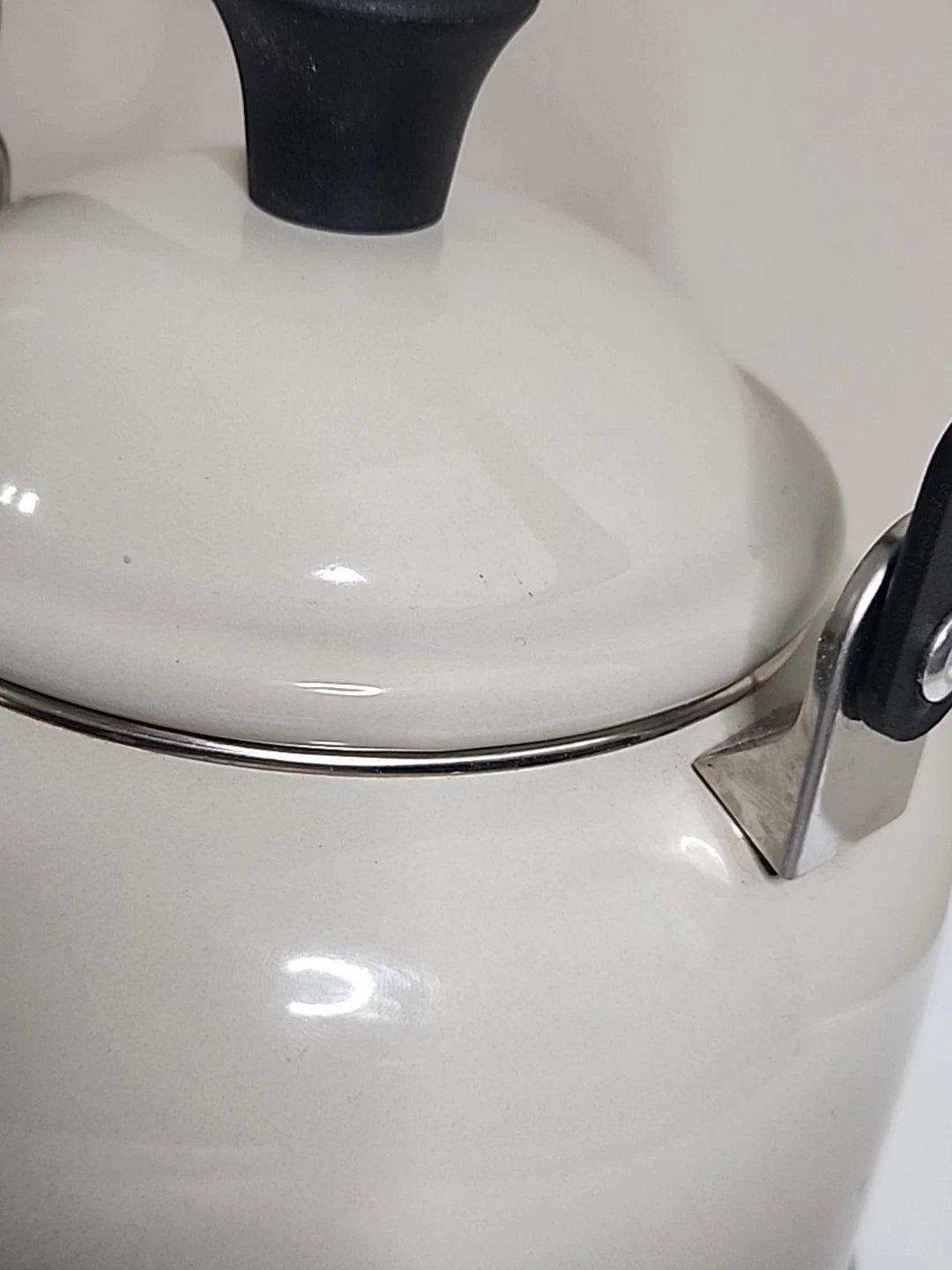 Le Creuset Whistling Tea Kettle Gray Tea Pot 1.25 Qt 1.1 L Enameled