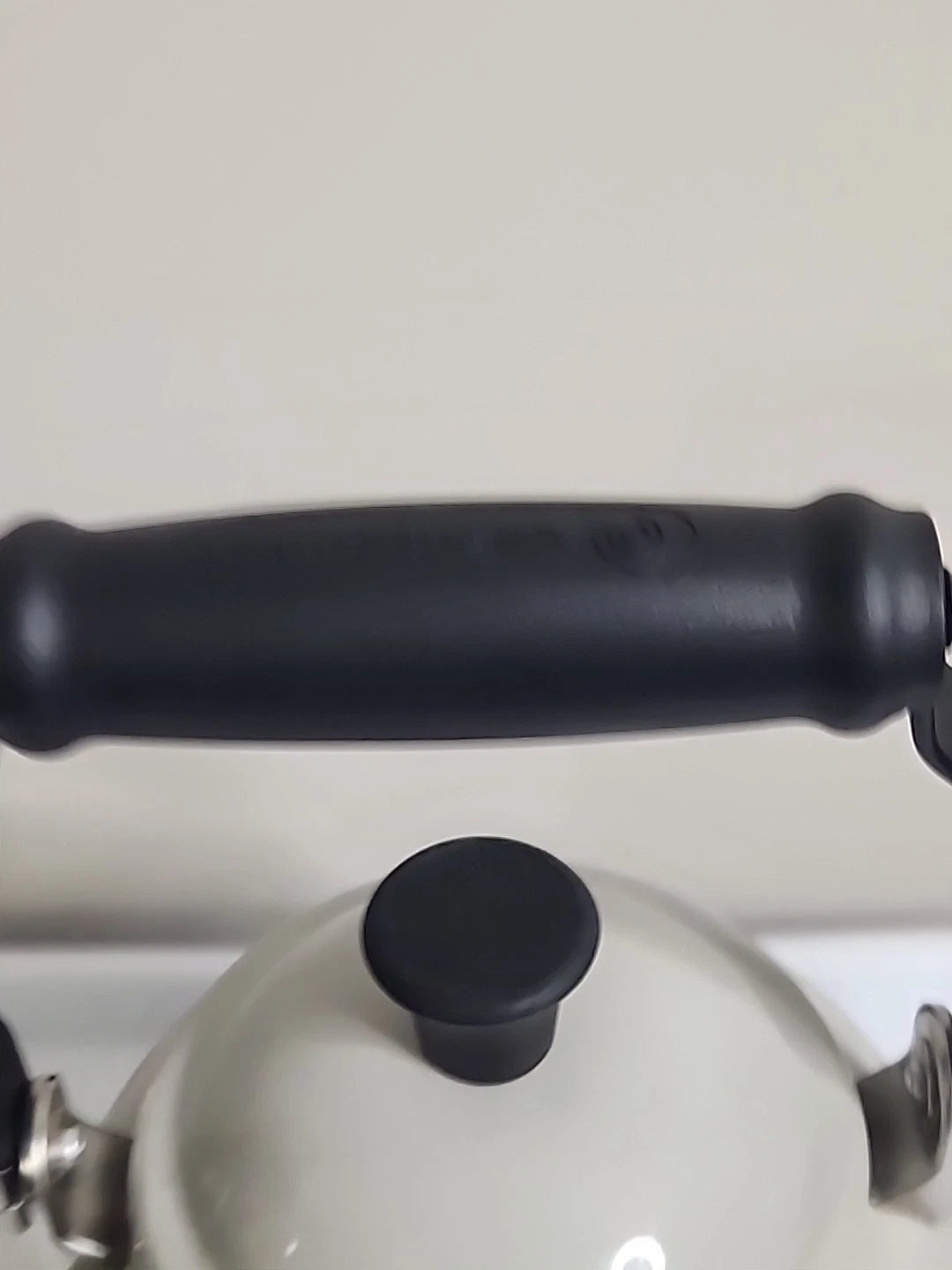 Le Creuset Whistling Tea Kettle Gray Tea Pot 1.25 Qt 1.1 L Enameled