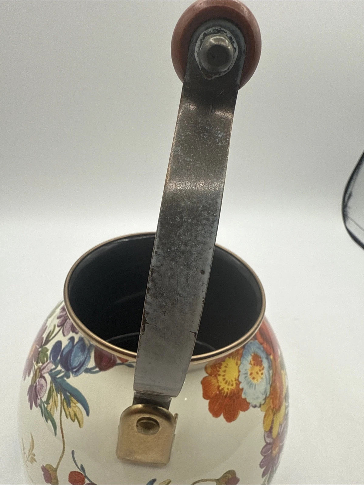 Mackenzie Childs Enamel White Flower Market 2 Quart Tea Pot / Kettle