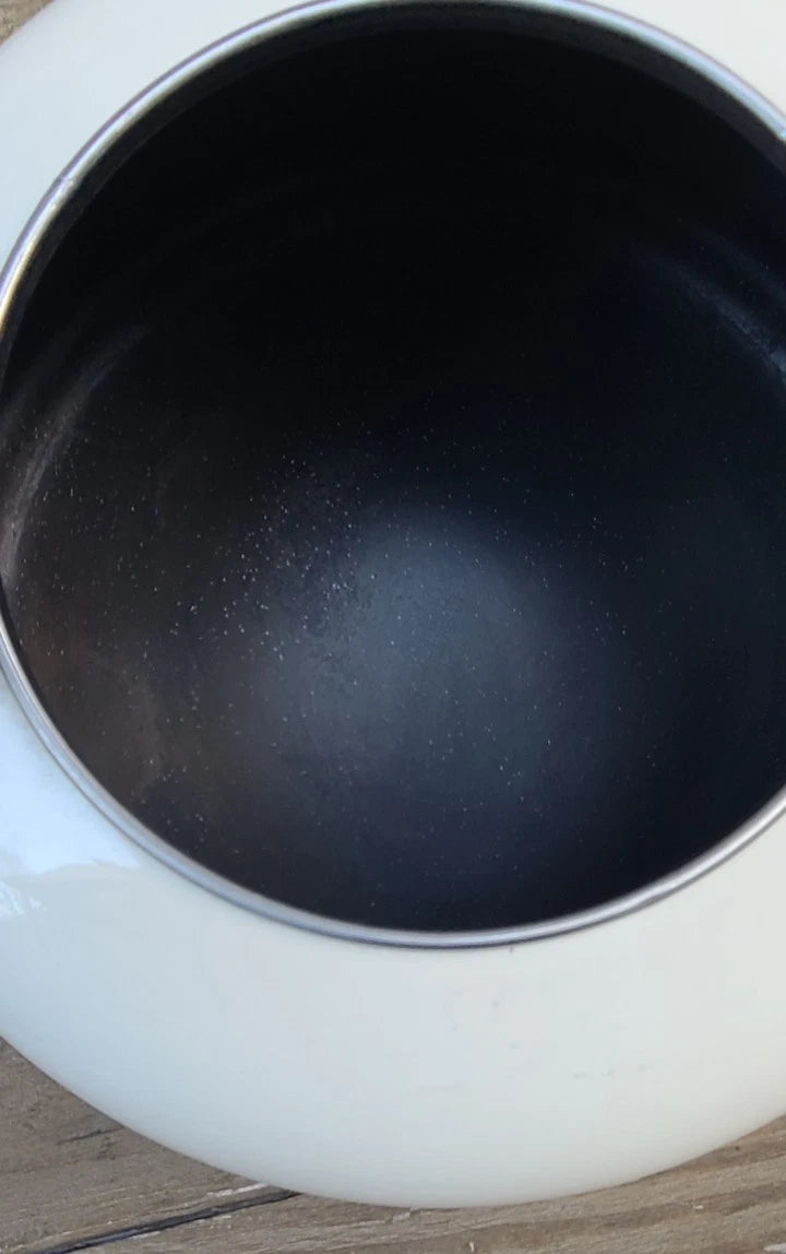 LE CREUSET Enamel 1.7 Quart Whistling Stovetop TEA KETTLE Teapot Dune Ivory