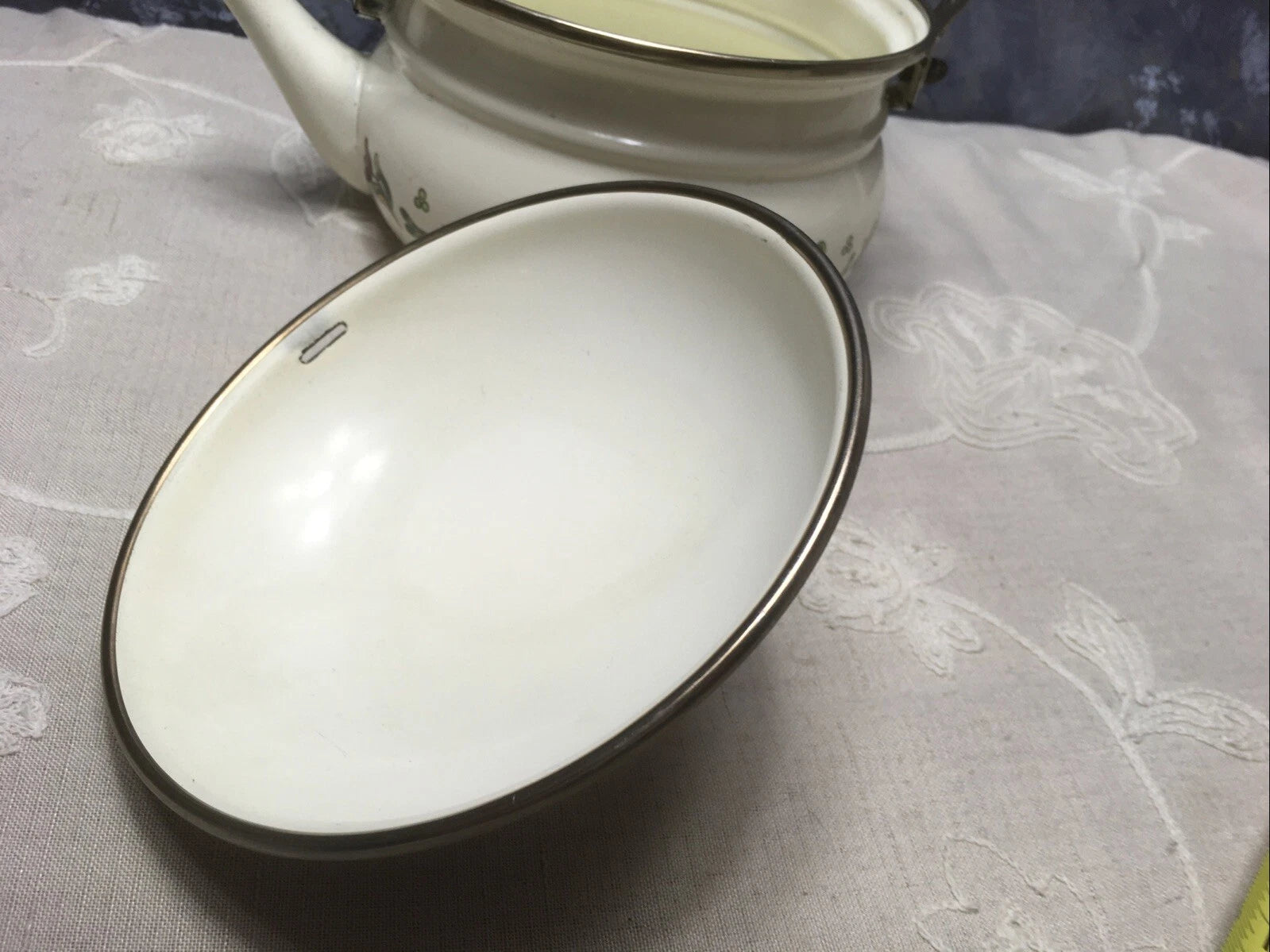 VGT White Enamelware Metal Tea Kettle / Teapot w/ Wooden Handle, Floral Design