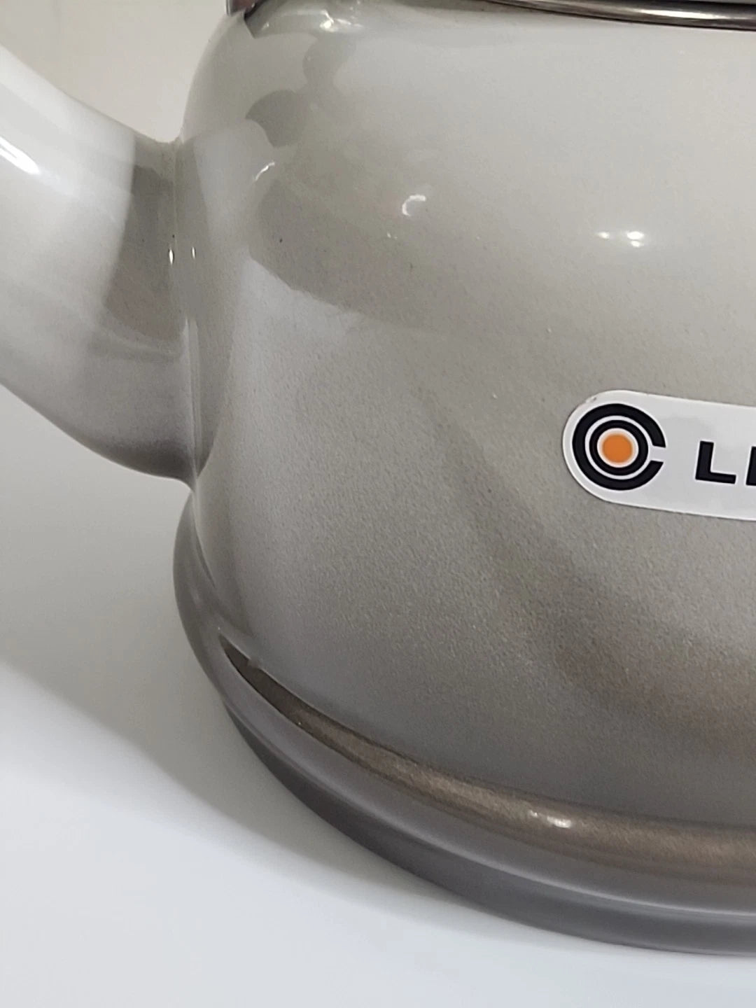 Le Creuset Whistling Tea Kettle Gray Tea Pot 1.25 Qt 1.1 L Enameled