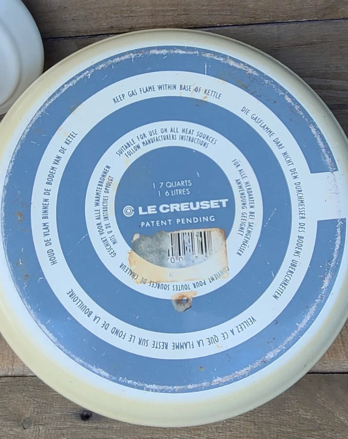 LE CREUSET Enamel 1.7 Quart Whistling Stovetop TEA KETTLE Teapot Dune Ivory