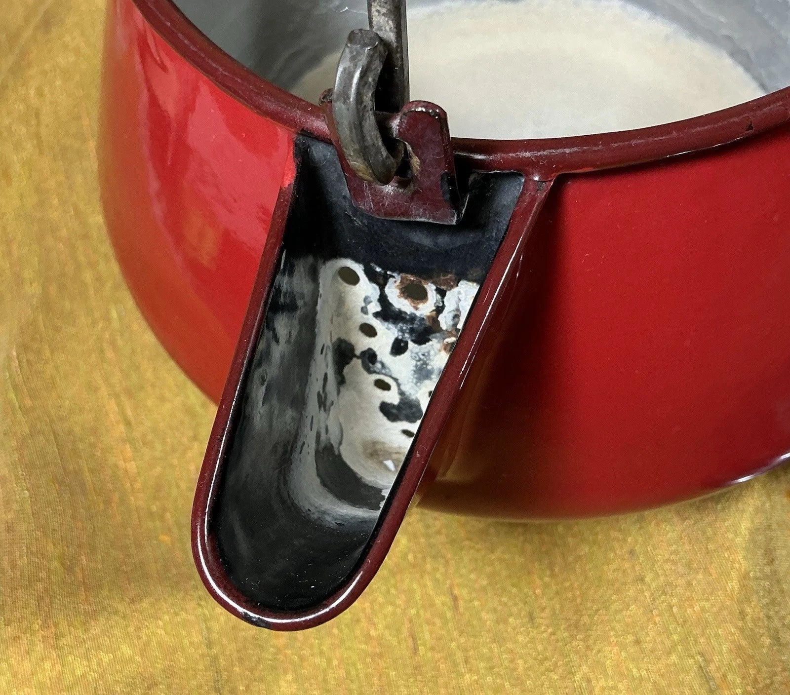 Sassy RED GRANITEWARE Enamelware TEAPOT Kettle Art Deco Style Shiny Vintage