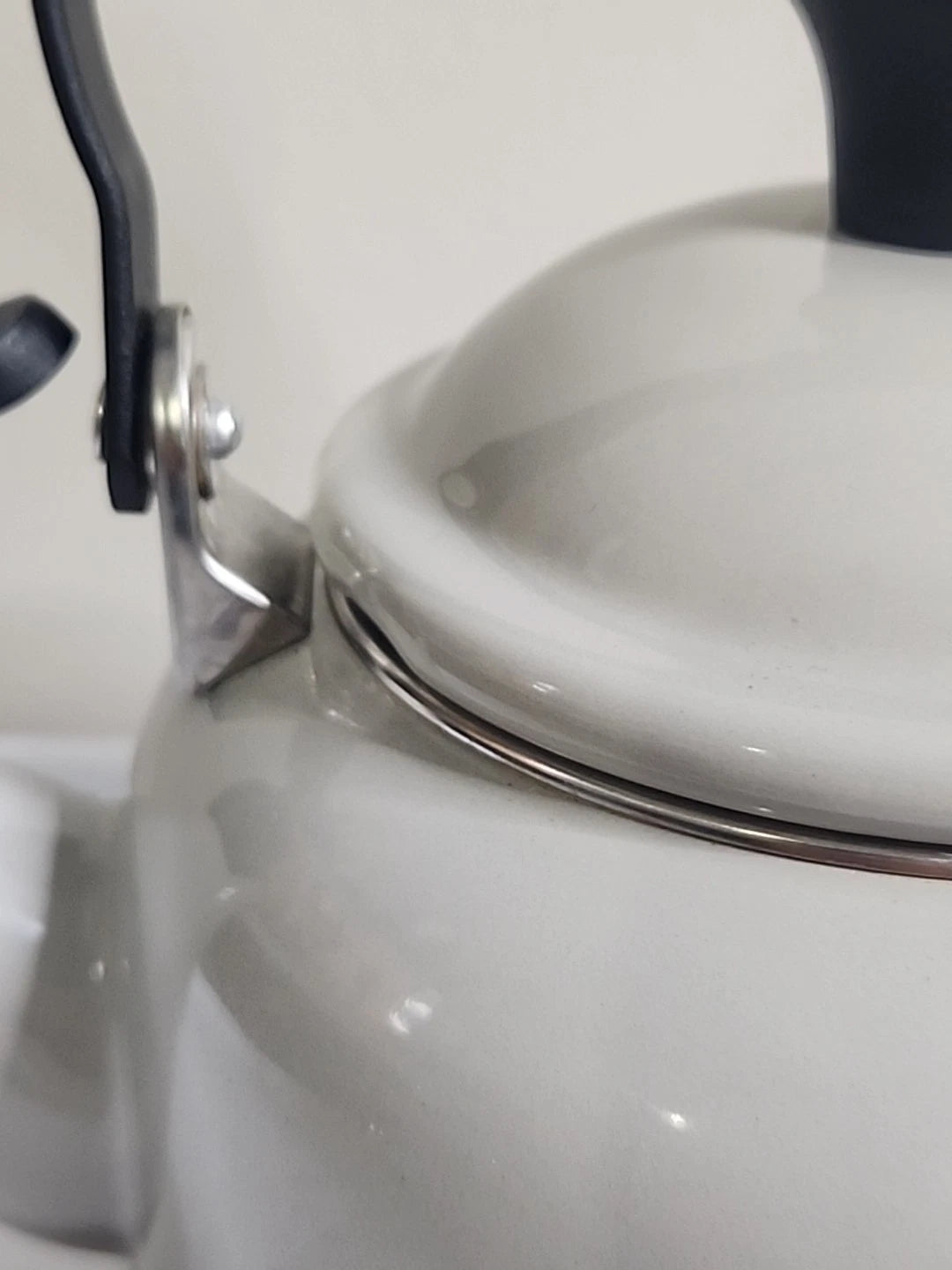 Le Creuset Whistling Tea Kettle Gray Tea Pot 1.25 Qt 1.1 L Enameled