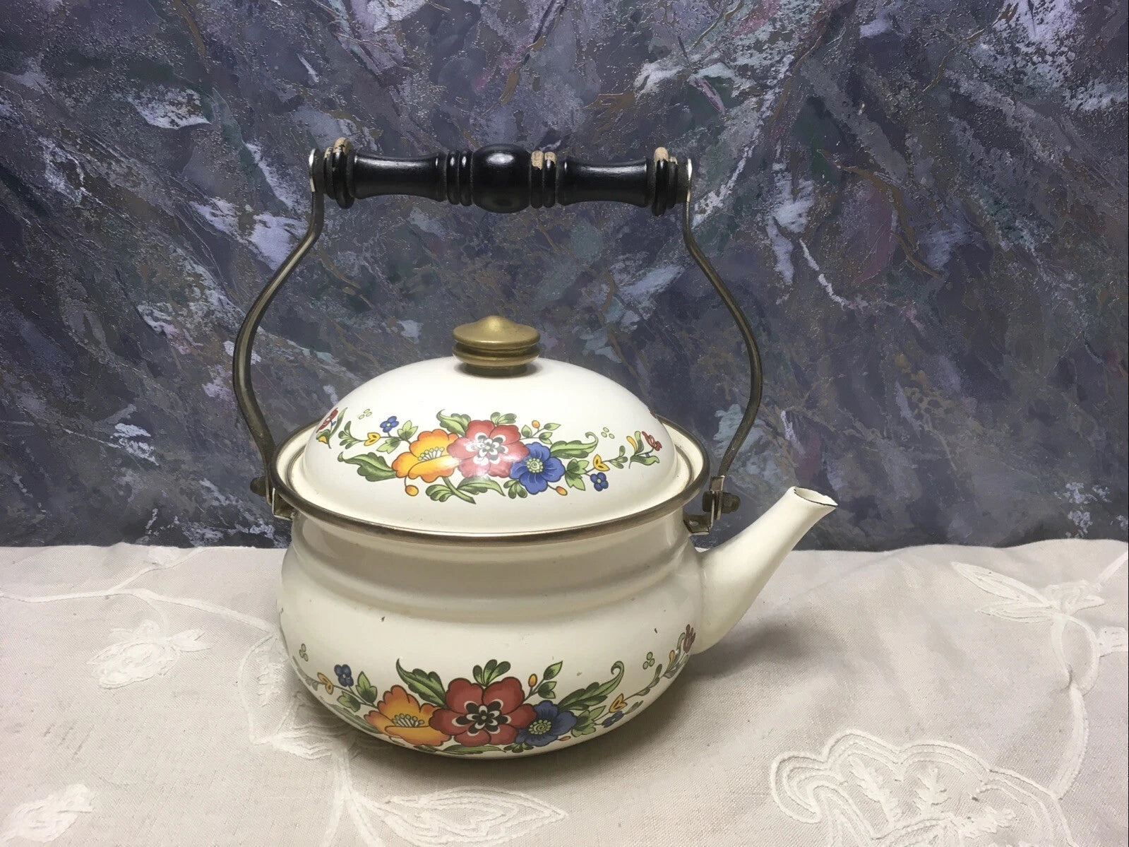 VGT White Enamelware Metal Tea Kettle / Teapot w/ Wooden Handle, Floral Design
