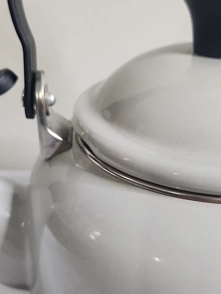 Le Creuset Whistling Tea Kettle Gray Tea Pot 1.25 Qt 1.1 L Enameled
