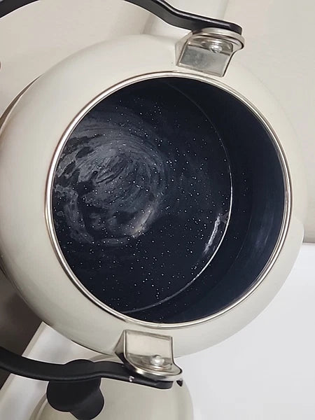 Le Creuset Whistling Tea Kettle Gray Tea Pot 1.25 Qt 1.1 L Enameled