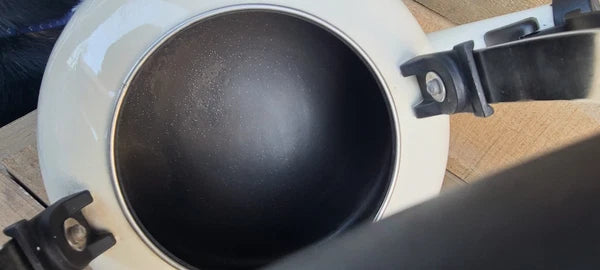 LE CREUSET Enamel 1.7 Quart Whistling Stovetop TEA KETTLE Teapot Dune Ivory