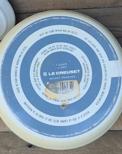 LE CREUSET Enamel 1.7 Quart Whistling Stovetop TEA KETTLE Teapot Dune Ivory