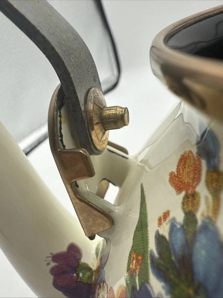 Mackenzie Childs Enamel White Flower Market 2 Quart Tea Pot / Kettle