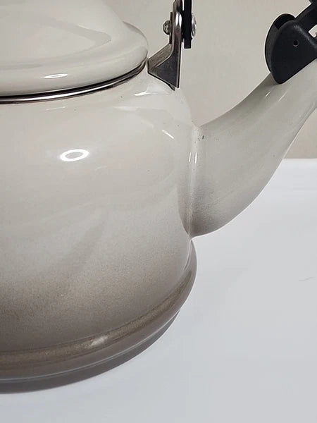 Le Creuset Whistling Tea Kettle Gray Tea Pot 1.25 Qt 1.1 L Enameled