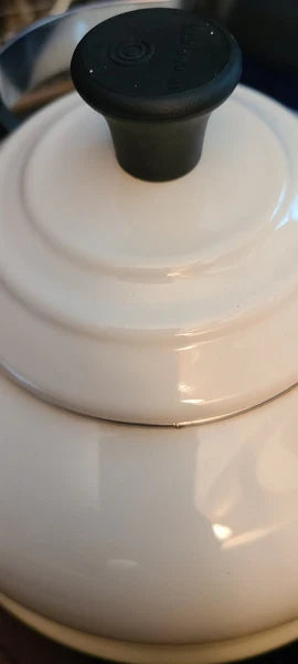 LE CREUSET Enamel 1.7 Quart Whistling Stovetop TEA KETTLE Teapot Dune Ivory