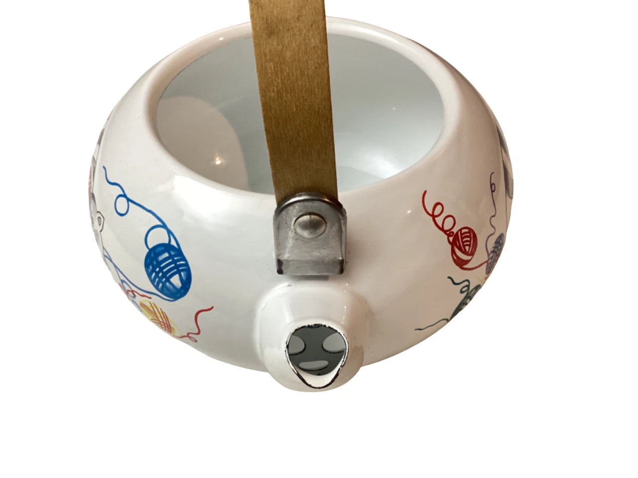 VTG  Suprelle Kettle Cat w/Yarn 2qt Teapot White Enamel Over Metal + 4/10oz mugs