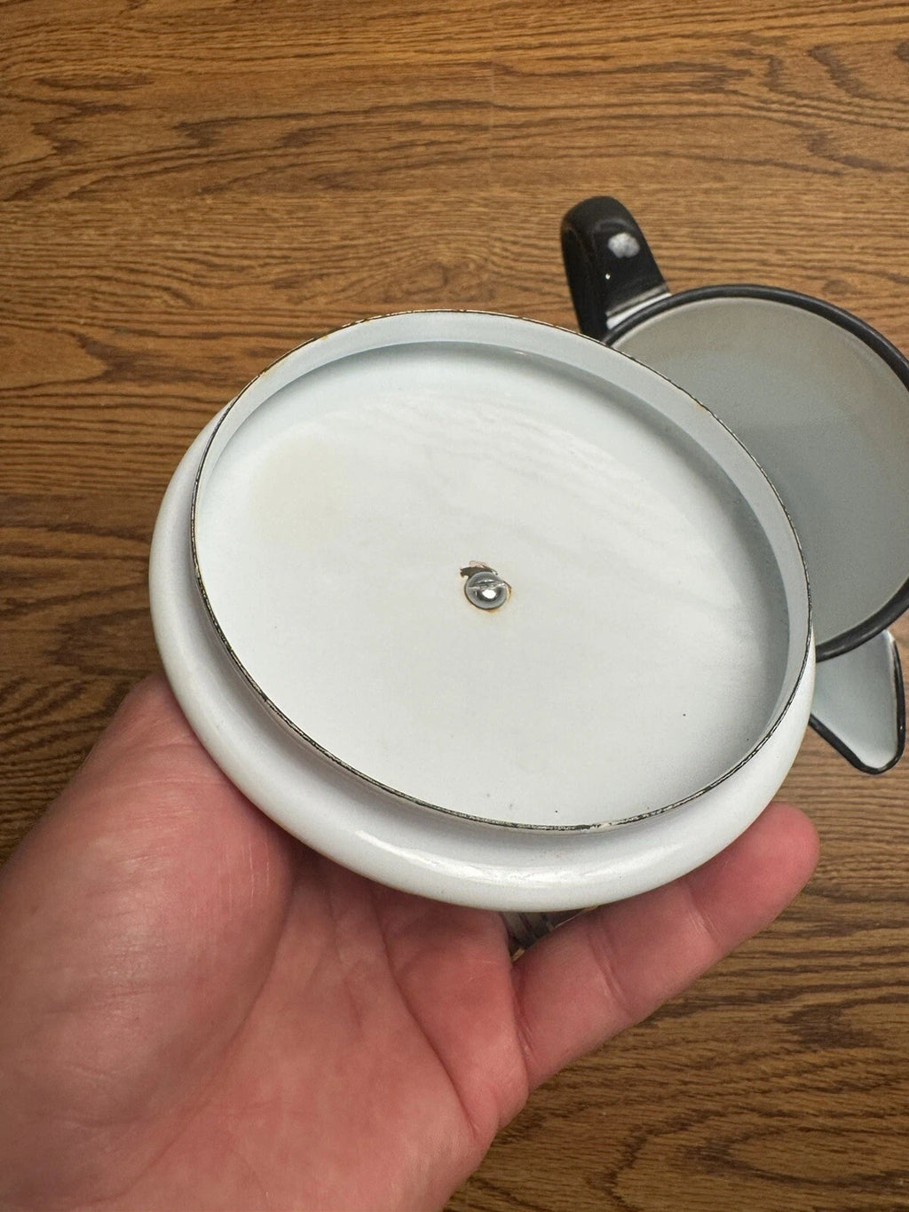 Vintage White Enamel Coffe/Tea Pot. 7 1/2" x 5 1/4"