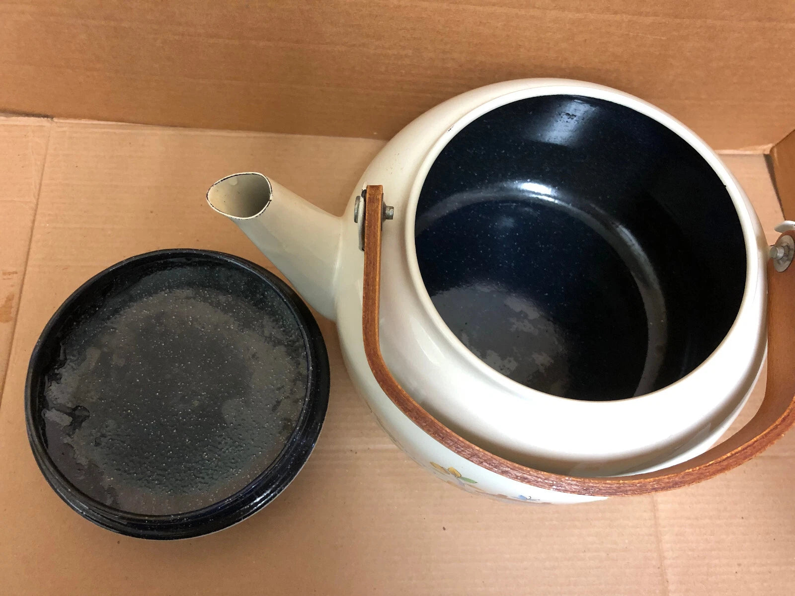 ENAMEL DECORATIVE TEAPOT WITH WOODEN HANDLE & KNOB