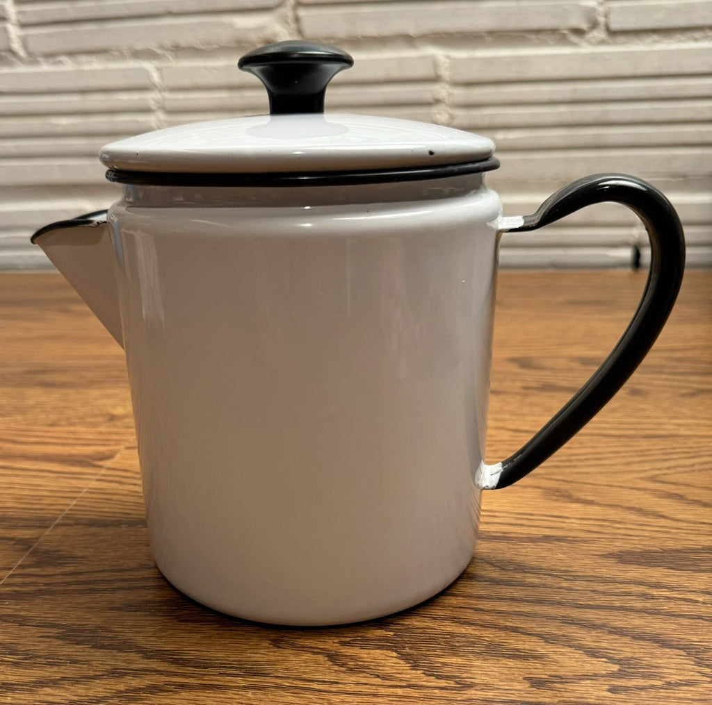 Vintage White Enamel Coffe/Tea Pot. 7 1/2" x 5 1/4"