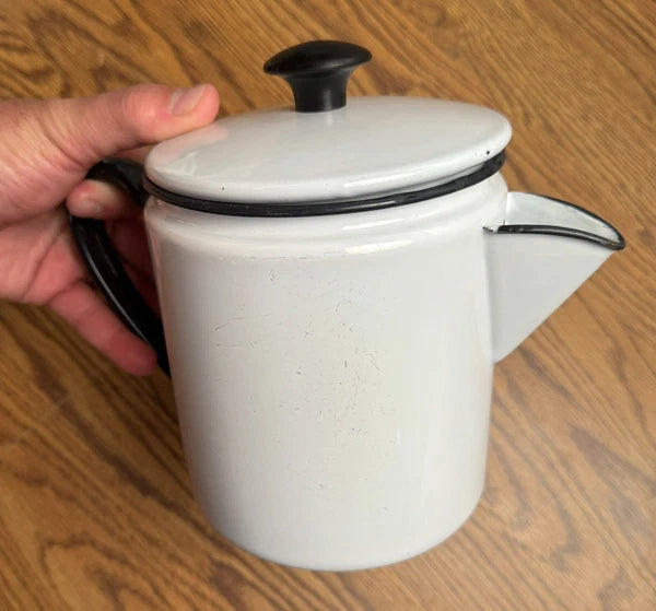 Vintage White Enamel Coffe/Tea Pot. 7 1/2" x 5 1/4"
