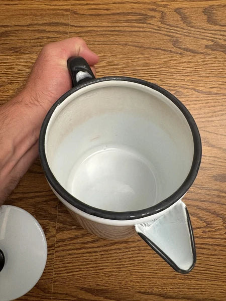 Vintage White Enamel Coffe/Tea Pot. 7 1/2" x 5 1/4"