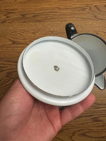 Vintage White Enamel Coffe/Tea Pot. 7 1/2" x 5 1/4"