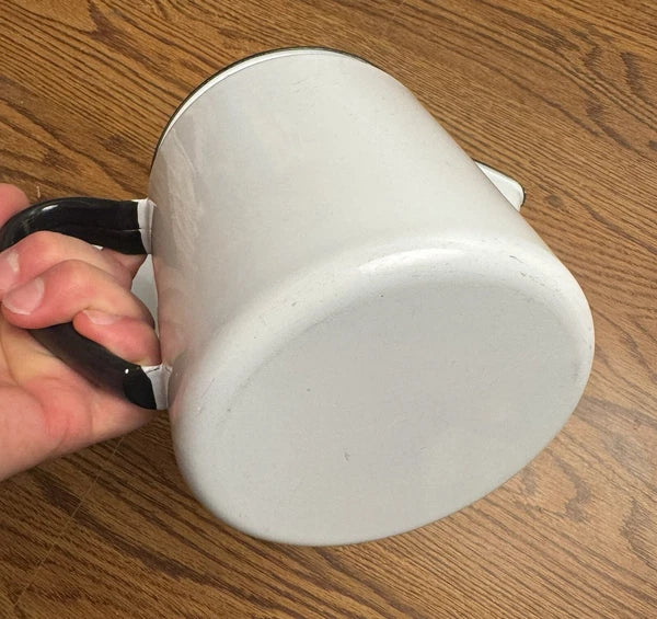 Vintage White Enamel Coffe/Tea Pot. 7 1/2" x 5 1/4"